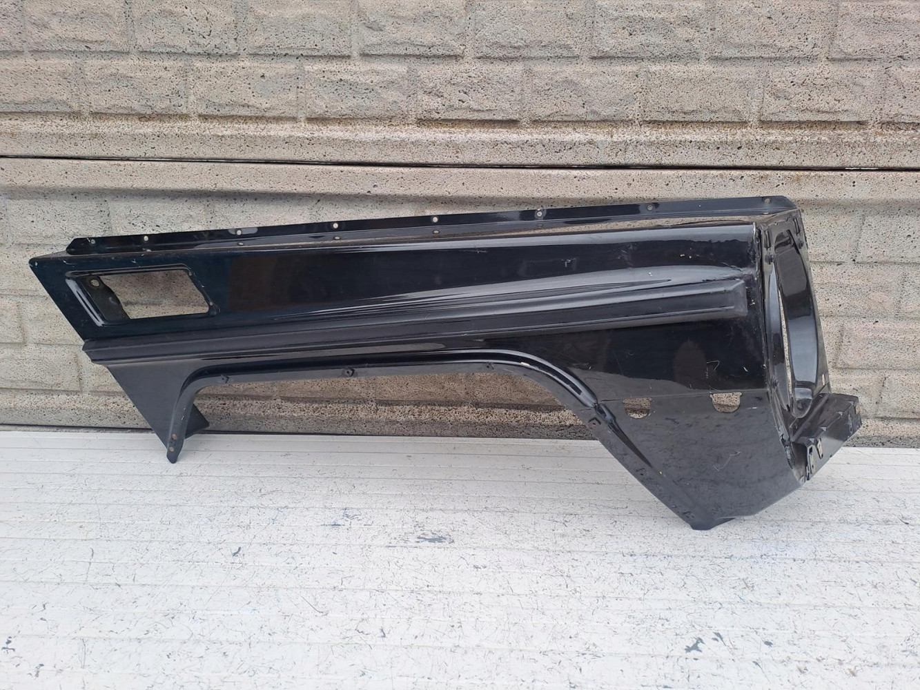 MERCEDES G KLASA W463 BŁOTNIK PRAWY PRZEDNI - (16743582100)