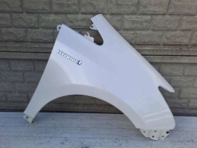 TOYOTA PRIUS PLUS BŁOTNIK PRZEDNI PRAWY - (16743685586)
