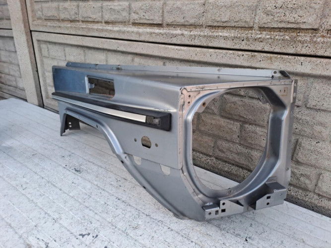 MERCEDES G KLASA W463 BŁOTNIK PRAWY PRZEDNI - (16759365875)