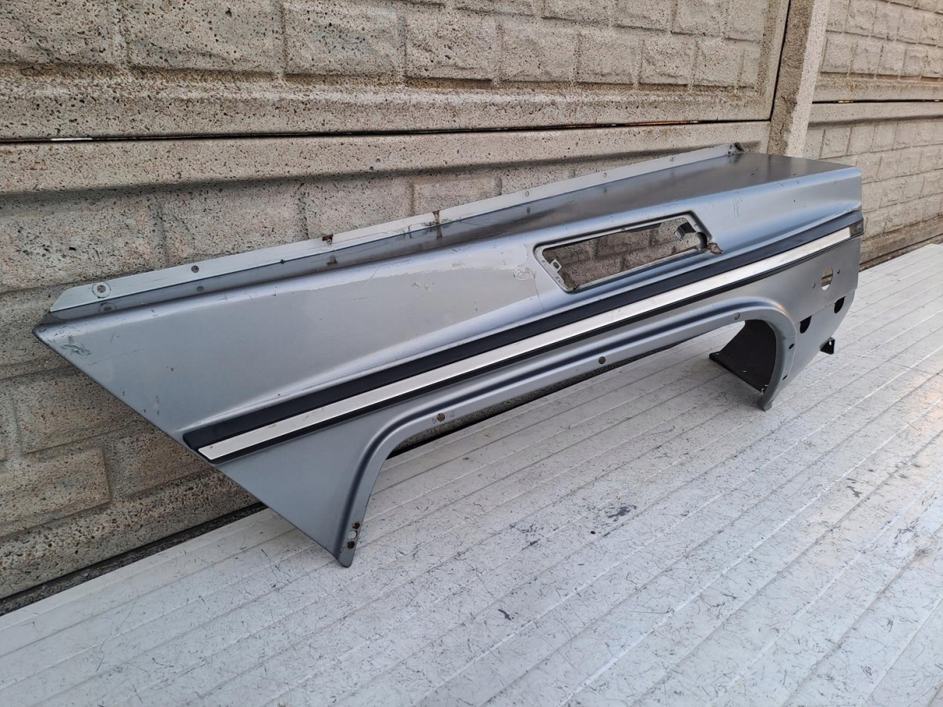 MERCEDES G KLASA W463 BŁOTNIK PRAWY PRZEDNI - (16759365875)