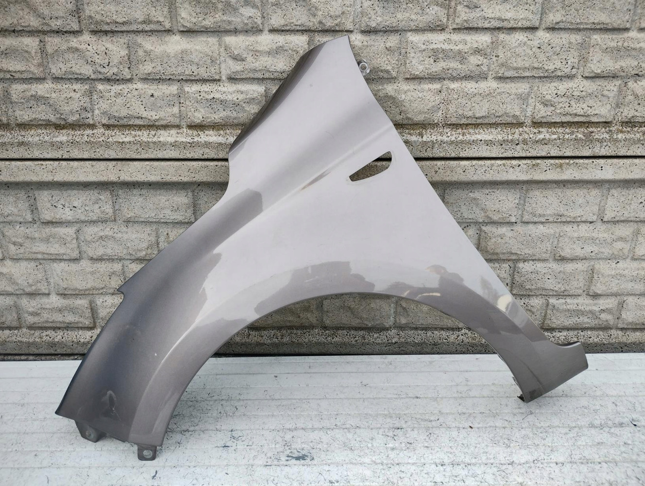 HYUNDAI I20 LIFT KIERUNEK BŁOTNIK PRZEDNI LEWY - (16759427373)