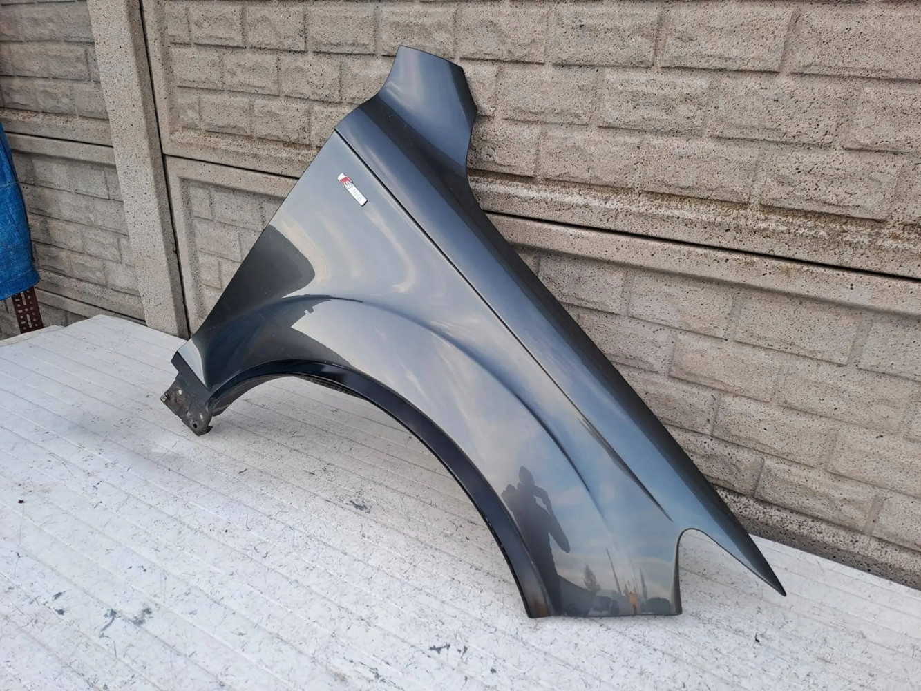 BŁOTNIK PRZEDNI PRAWY AUDI Q7 4L 05-15 - (16778141911)