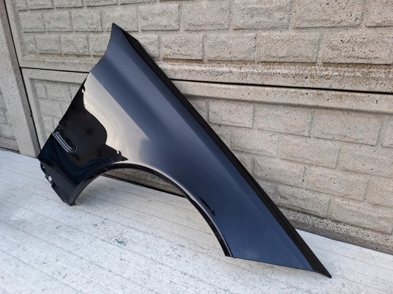 BŁOTNIK PRZEDNI PRAWY MERCEDES CLC CL203 - (16778934639)