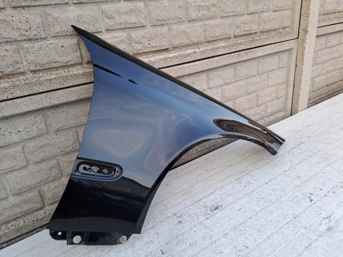 BŁOTNIK PRZEDNI PRAWY MERCEDES CLC CL203 - (16778934639)