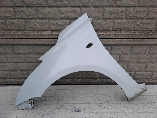 SUZUKI SWIFT Mk7 10-17 BŁOTNIK PRZEDNI LEWY - (16779110530)