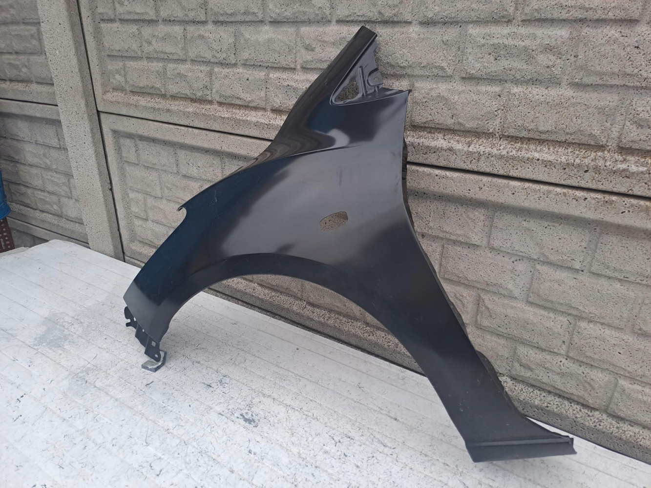 MAZDA 2 II 2007-2015 BŁOTNIK LEWY PRZEDNI - (16808744853)