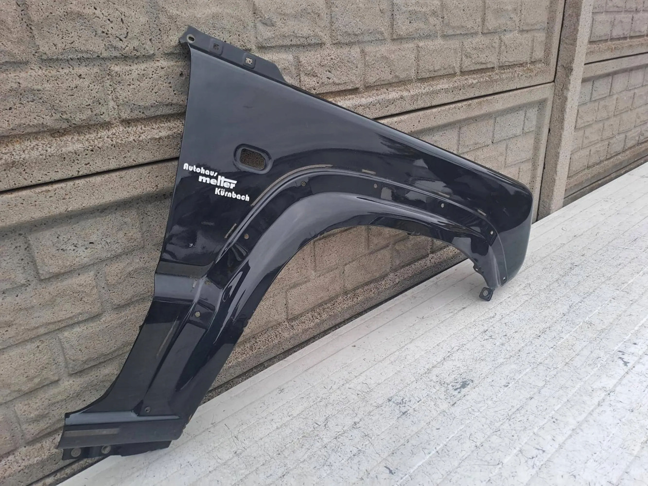 BŁOTNIK PRAWY PRZEDNI SUZUKI JIMNY 18-24 - (16808923667)