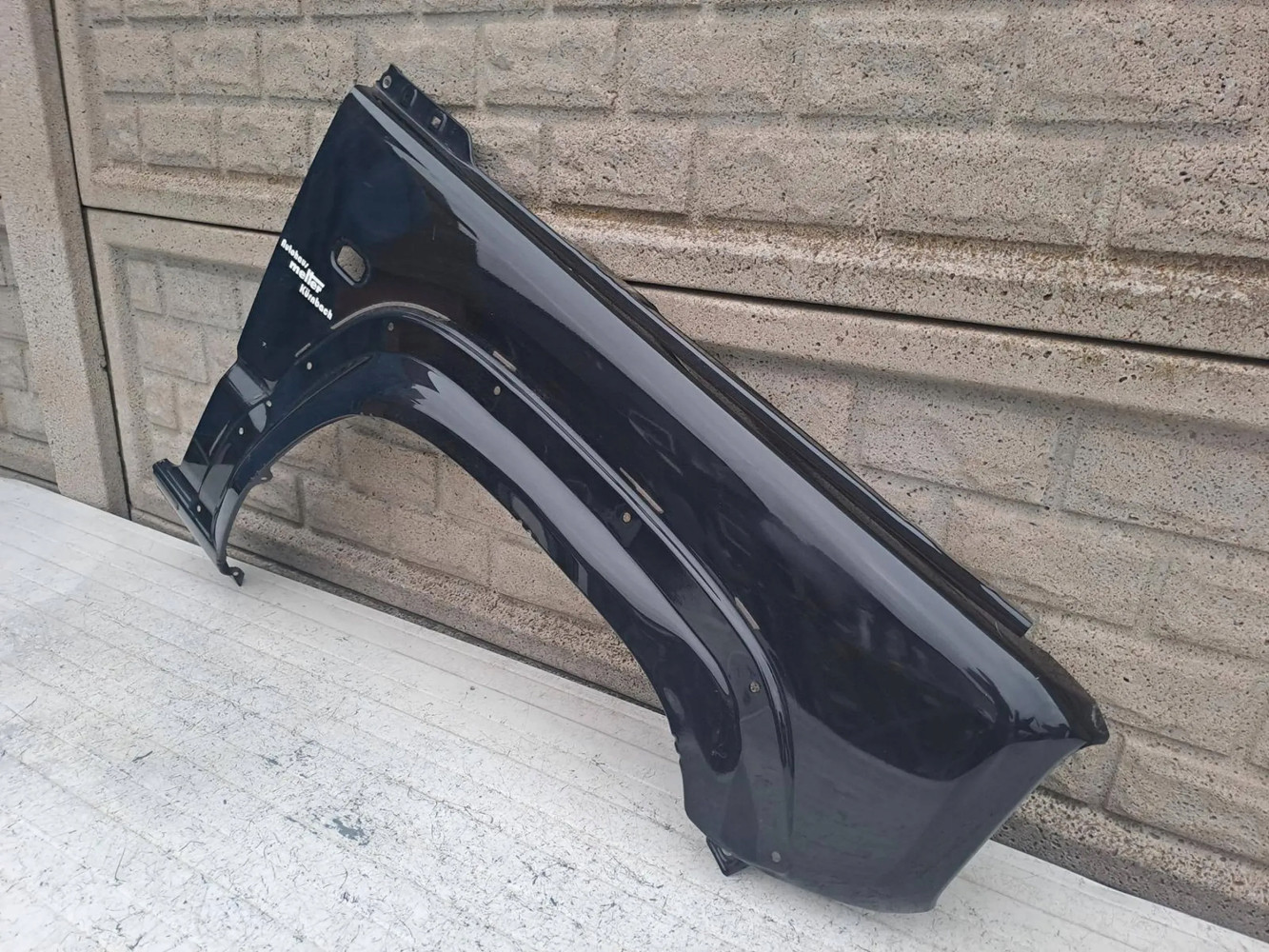 BŁOTNIK PRAWY PRZEDNI SUZUKI JIMNY 18-24 - (16808923667)