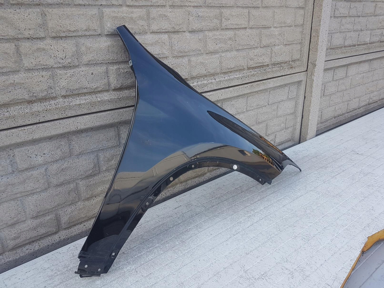 BŁOTNIK PRAWY PRZEDNI BMW X1 F48 2015 - 2022 - (12152668476)