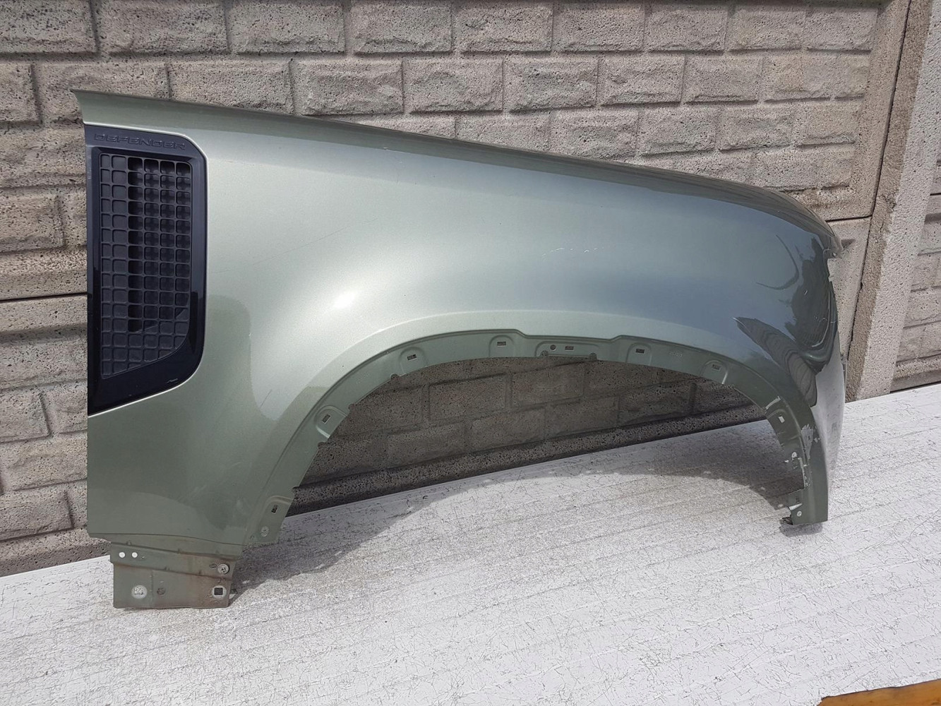 LAND ROVER DEFENDER 20- BŁOTNIK PRAWY PRZEDNI - (12152699630)