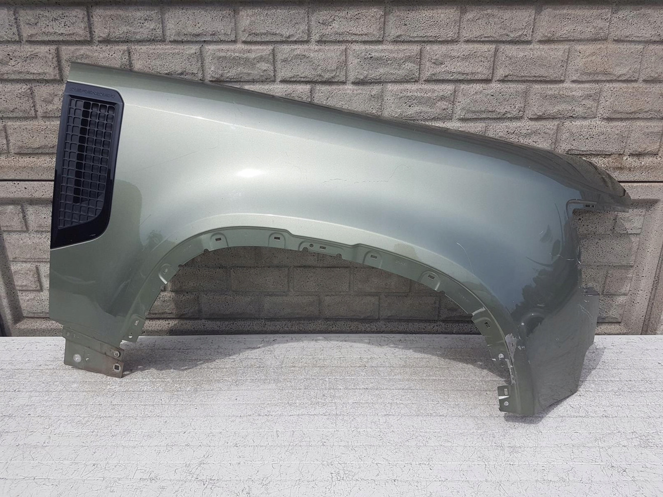 LAND ROVER DEFENDER 20- BŁOTNIK PRAWY PRZEDNI - (12152699630)