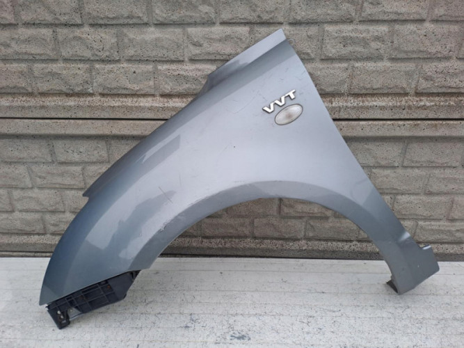 SUZUKI SWIFT Mk6 05-1- BŁOTNIK PRZEDNI LEWY - (16847192081)