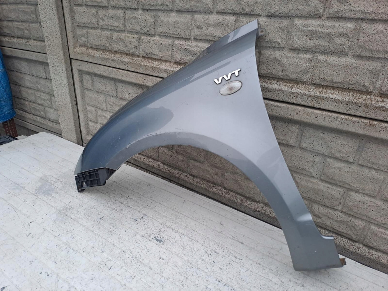 SUZUKI SWIFT Mk6 05-1- BŁOTNIK PRZEDNI LEWY - (16847192081)