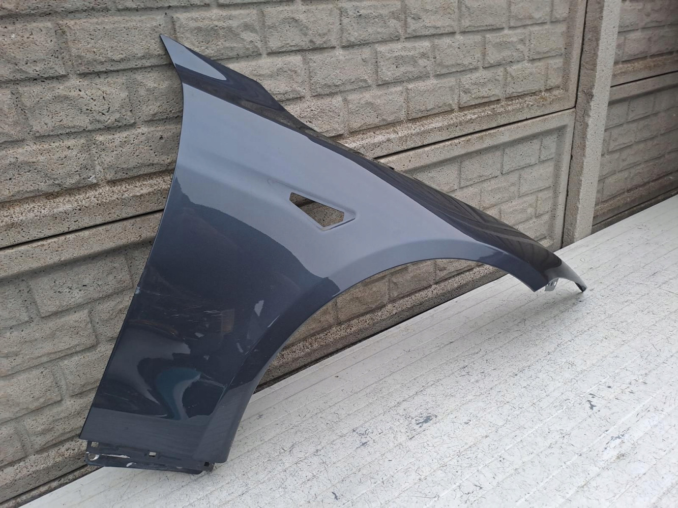 TESLA MODEL S PLAID BŁOTNIK PRAWY PRZEDNI - (16847206885)