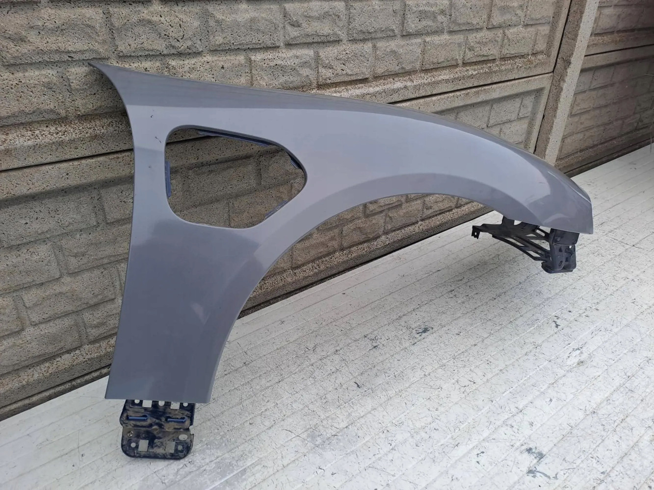 BŁOTNIK PRAWY PRZEDNI PORSCHE TAYCAN 9J1 - (16847613410)