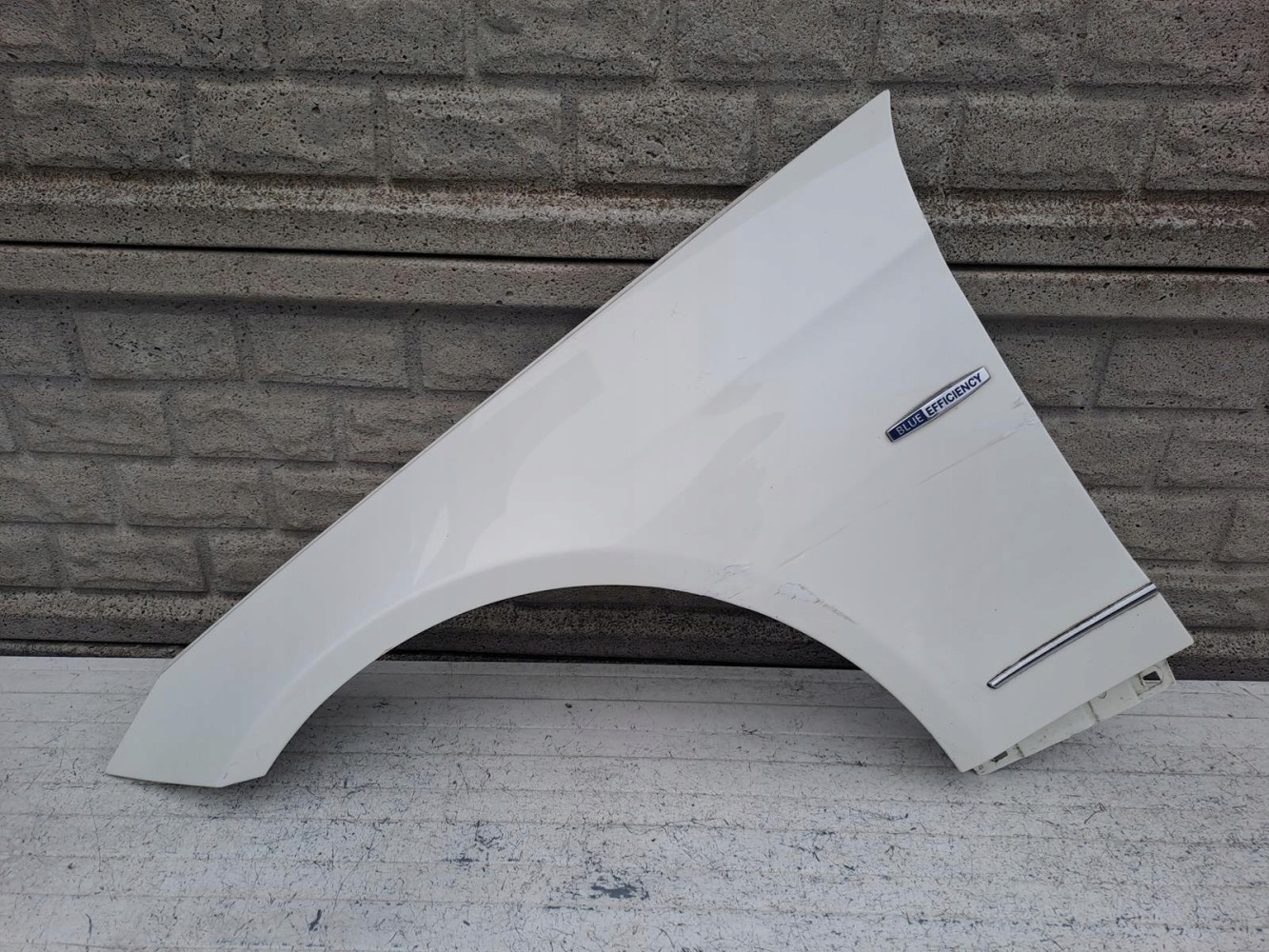 MERCEDES E KLASA COUPE W207 BŁOTNIK PRZEDNI LEWY - (16847614745)