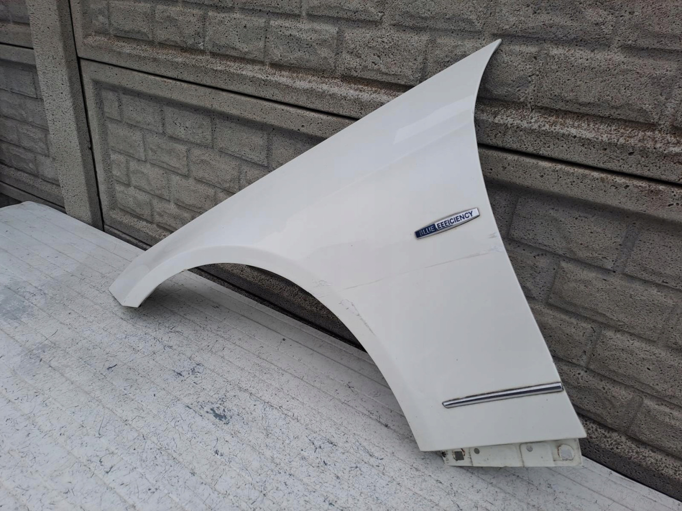 MERCEDES E KLASA COUPE W207 BŁOTNIK PRZEDNI LEWY - (16847614745)