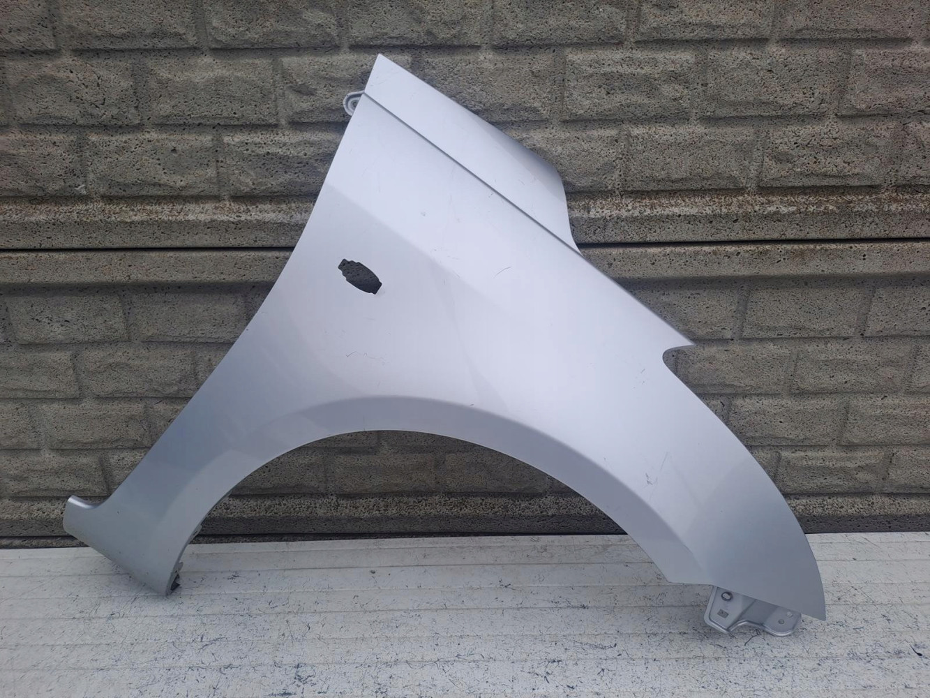 SUZUKI SWIFT Mk7 10-17 BŁOTNIK PRZEDNI PRAWY - (16847675444)