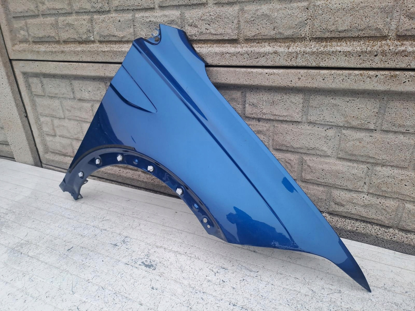 VW TAIGO BŁOTNIK PRAWY PRZEDNI - (16859474825)