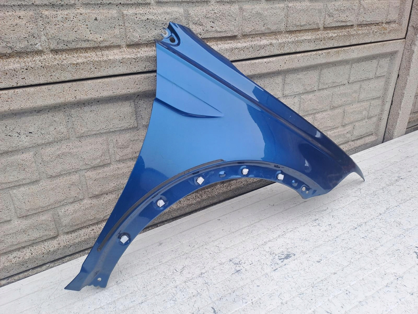 VW TAIGO BŁOTNIK PRAWY PRZEDNI - (16859474825)