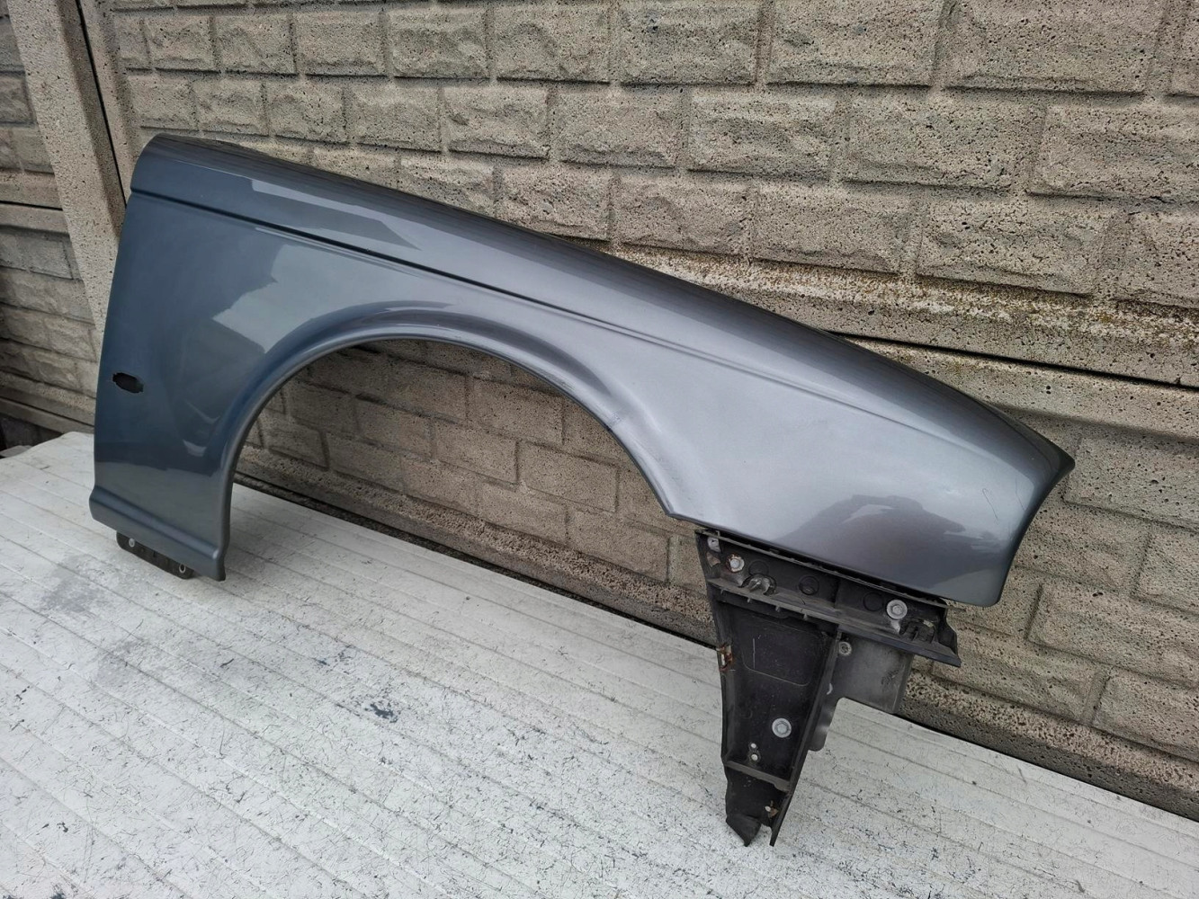 JAGUAR XJ VII 02-09 BŁOTNIK PRZEDNI PRAWY - (16875827160)