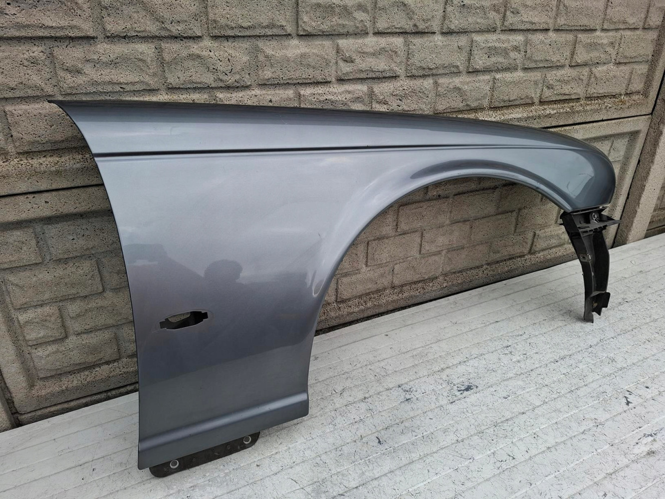 JAGUAR XJ VII 02-09 BŁOTNIK PRZEDNI PRAWY - (16875827160)