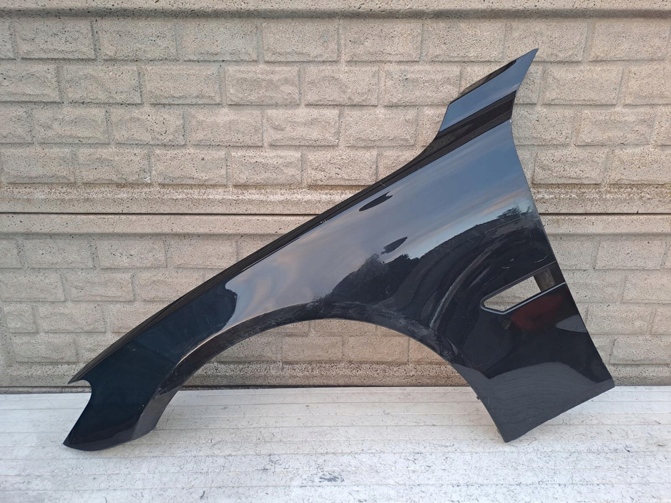 BMW VII 7 F01 F02 BŁOTNIK PRZEDNI LEWY - (16900153677)