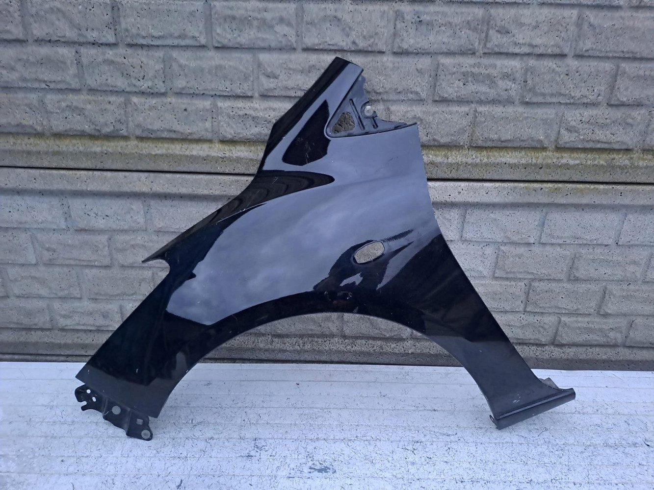 MAZDA 2 II 2007-2015 BŁOTNIK LEWY PRZEDNI - (16900256836)