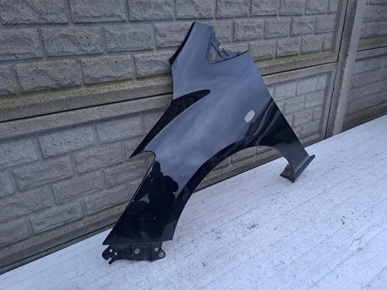 MAZDA 2 II 2007-2015 BŁOTNIK LEWY PRZEDNI - (16900256836)
