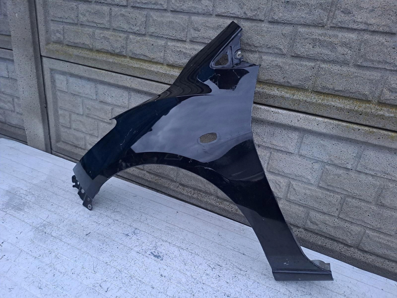MAZDA 2 II 2007-2015 BŁOTNIK LEWY PRZEDNI - (16900256836)