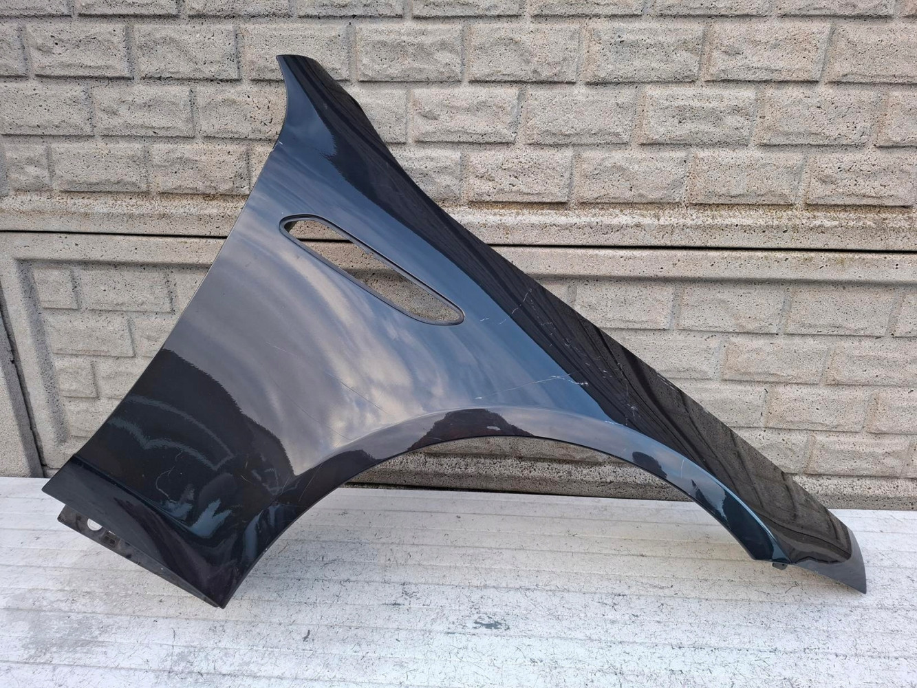 MERCEDES AMG GT 4 DOOR A290 BŁOTNIK PRAWY PRZEDNI - (16925543589)