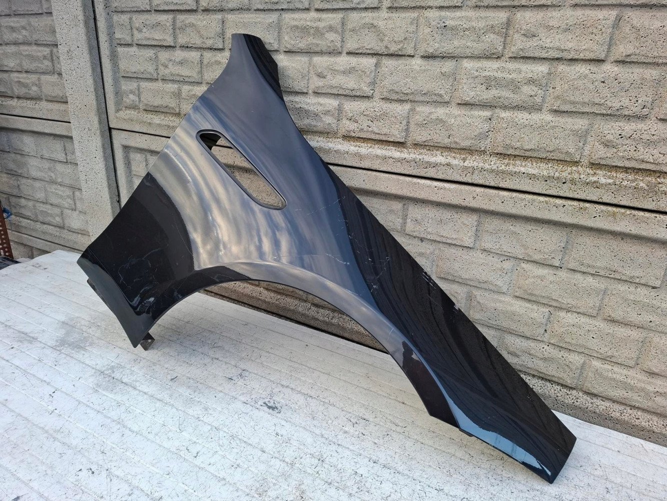 MERCEDES AMG GT 4 DOOR A290 BŁOTNIK PRAWY PRZEDNI - (16925543589)