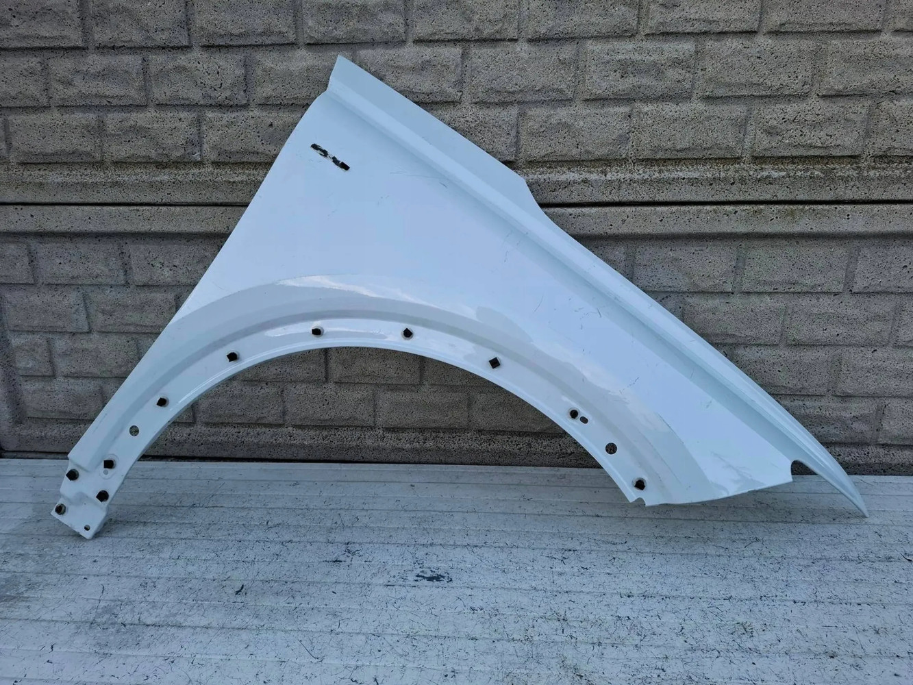 BŁOTNIK PRAWY PRZEDNI AUDI Q4 - (16925667154)