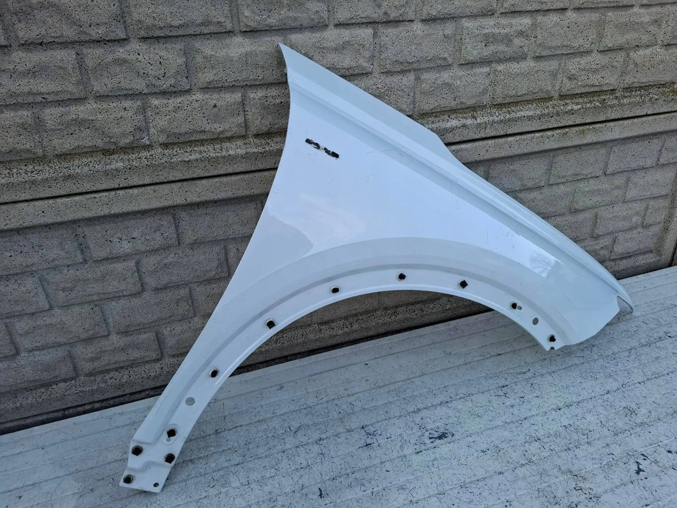 BŁOTNIK PRAWY PRZEDNI AUDI Q4 - (16925667154)