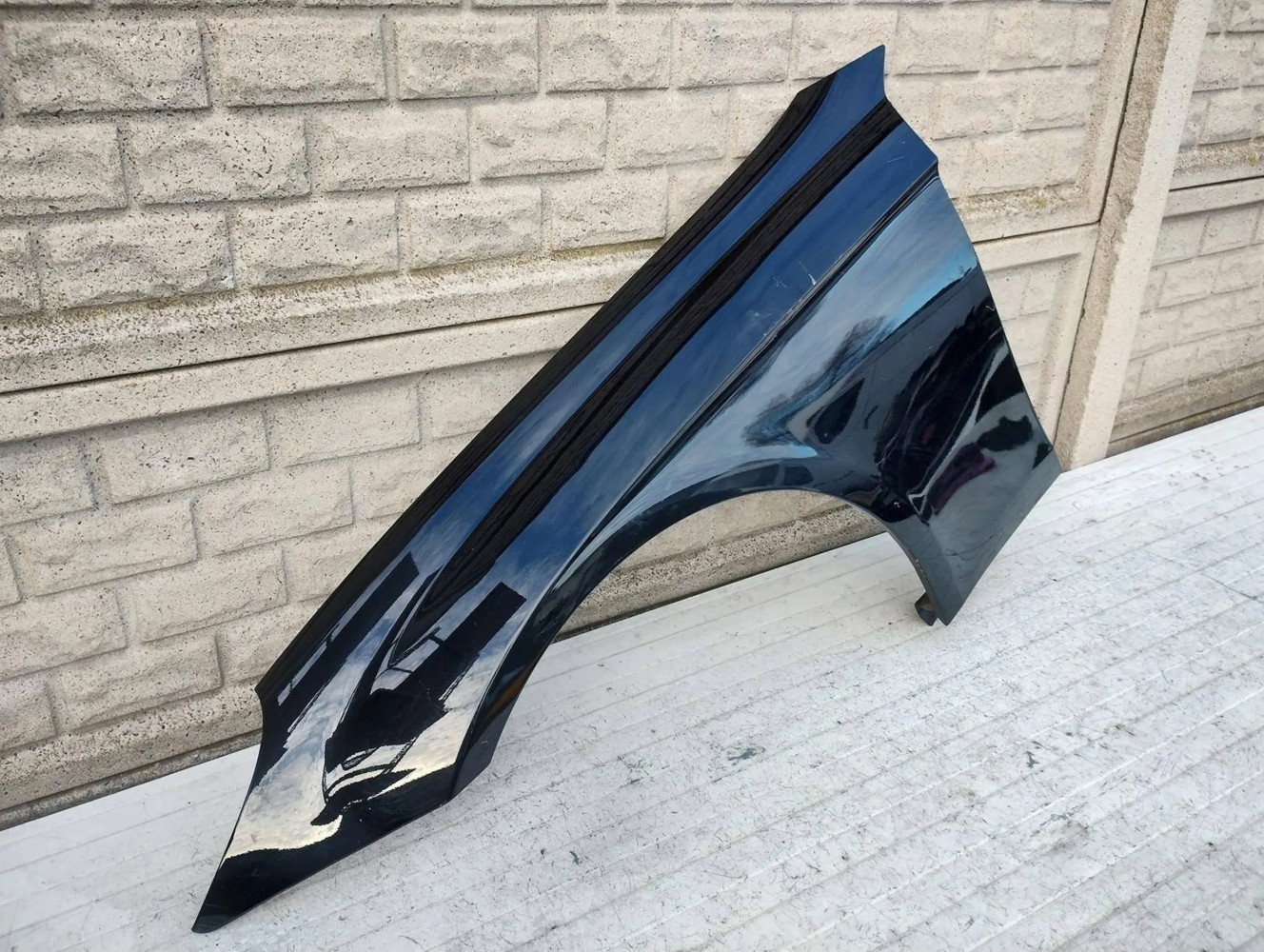 BŁOTNIK LEWY PRZEDNI MERCEDES CLS 219 - (16932748889)