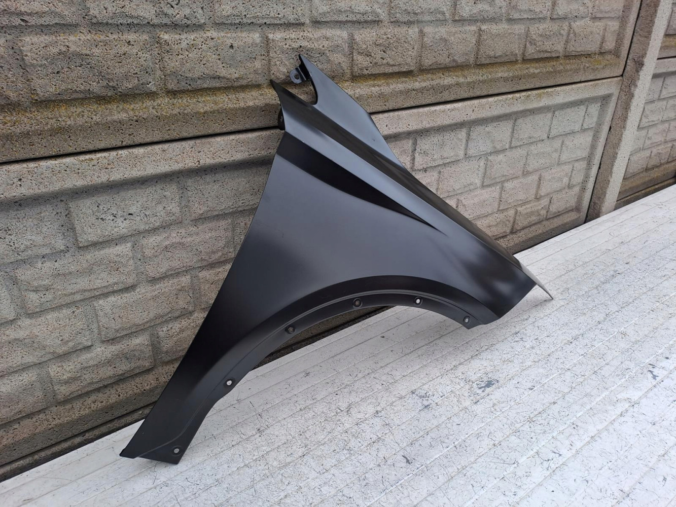 SEAT ARONA BŁOTNIK PRZEDNI PRAWY NOWY - (17002150396)