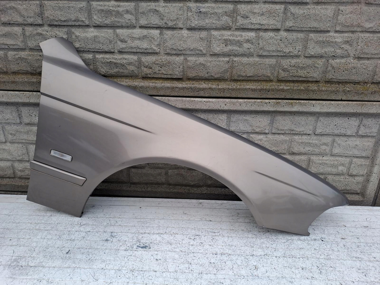 BŁOTNIK PRAWY PRZEDNI BMW 3 E46 SEDAN KOMBI - (17030159169)