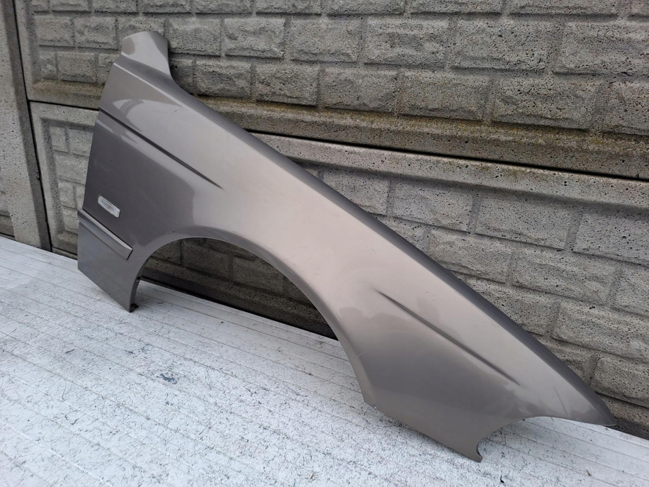 BŁOTNIK PRAWY PRZEDNI BMW 3 E46 SEDAN KOMBI - (17030159169)