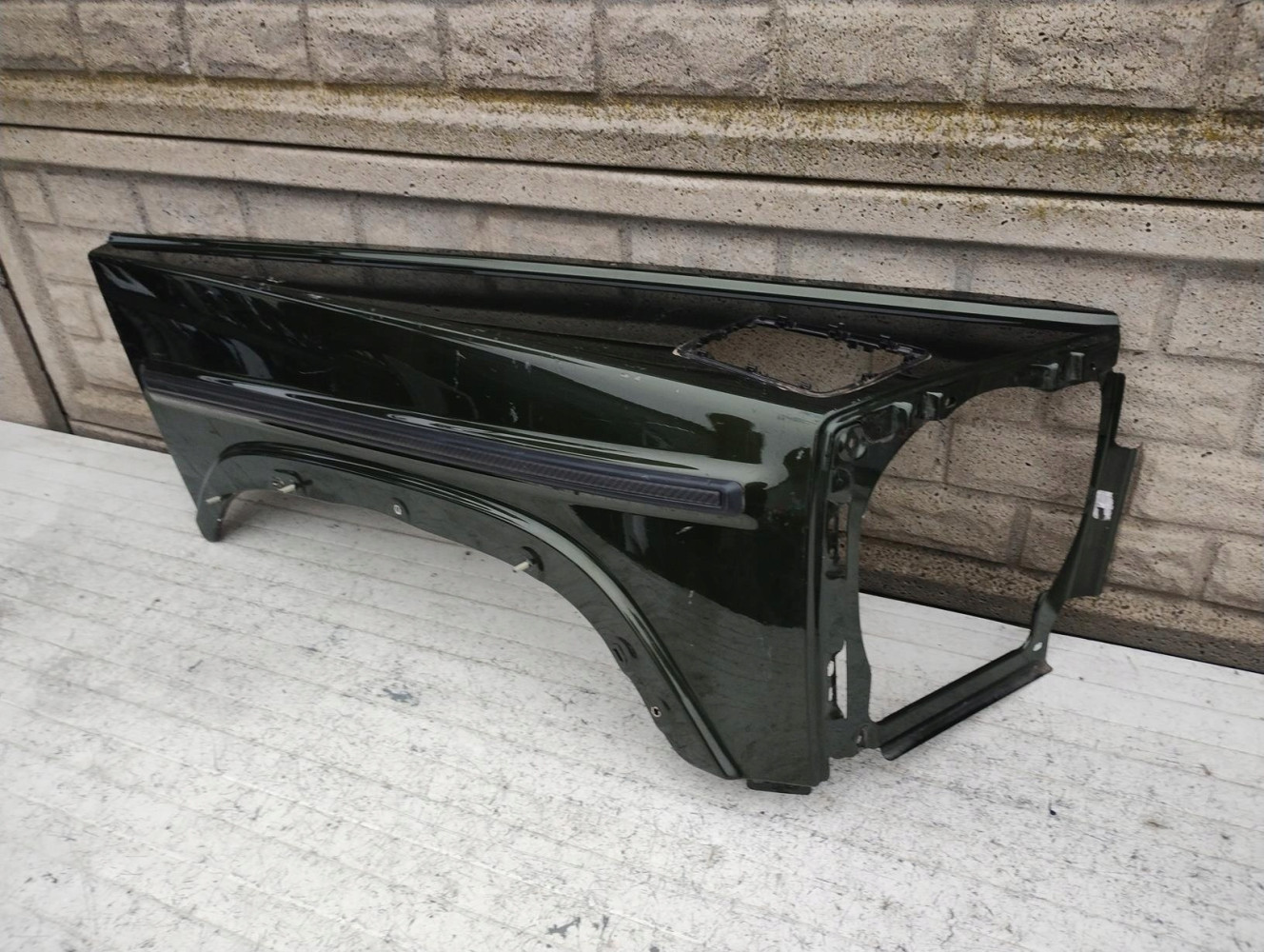 MERCEDES G KLASA W463 W464 BŁOTNIK PRAWY PRZEDNI - (17041323945)