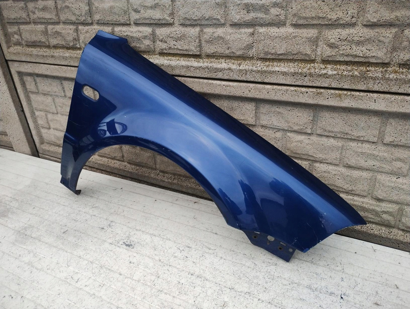 VW PASSAT B5 LIFT 00-05 BŁOTNIK PRAWY PRZEDNI - (17041498336)