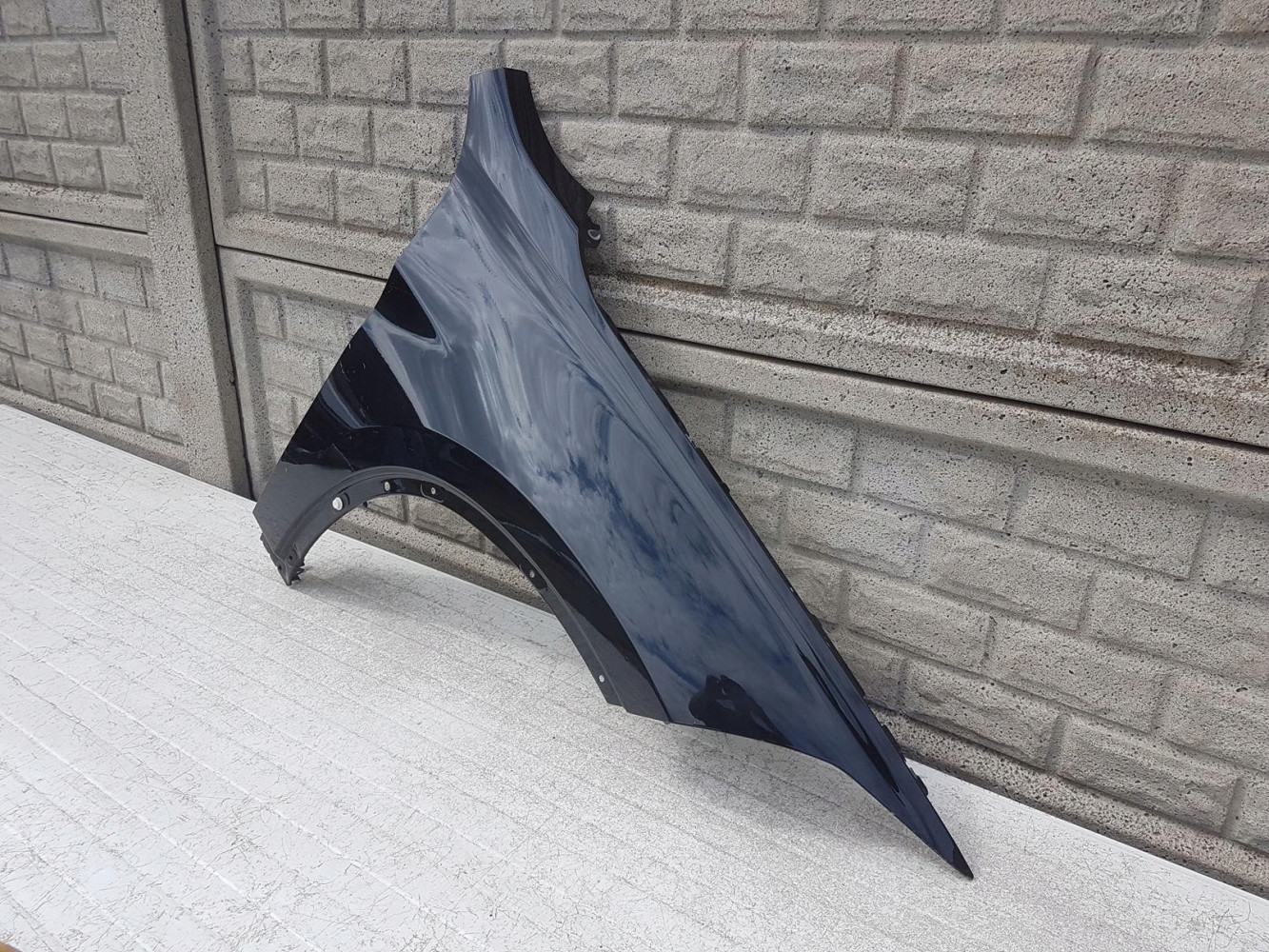 BŁOTNIK PRAWY PRZEDNI BMW X1 F48 2015 - 2022 - (12172949600)