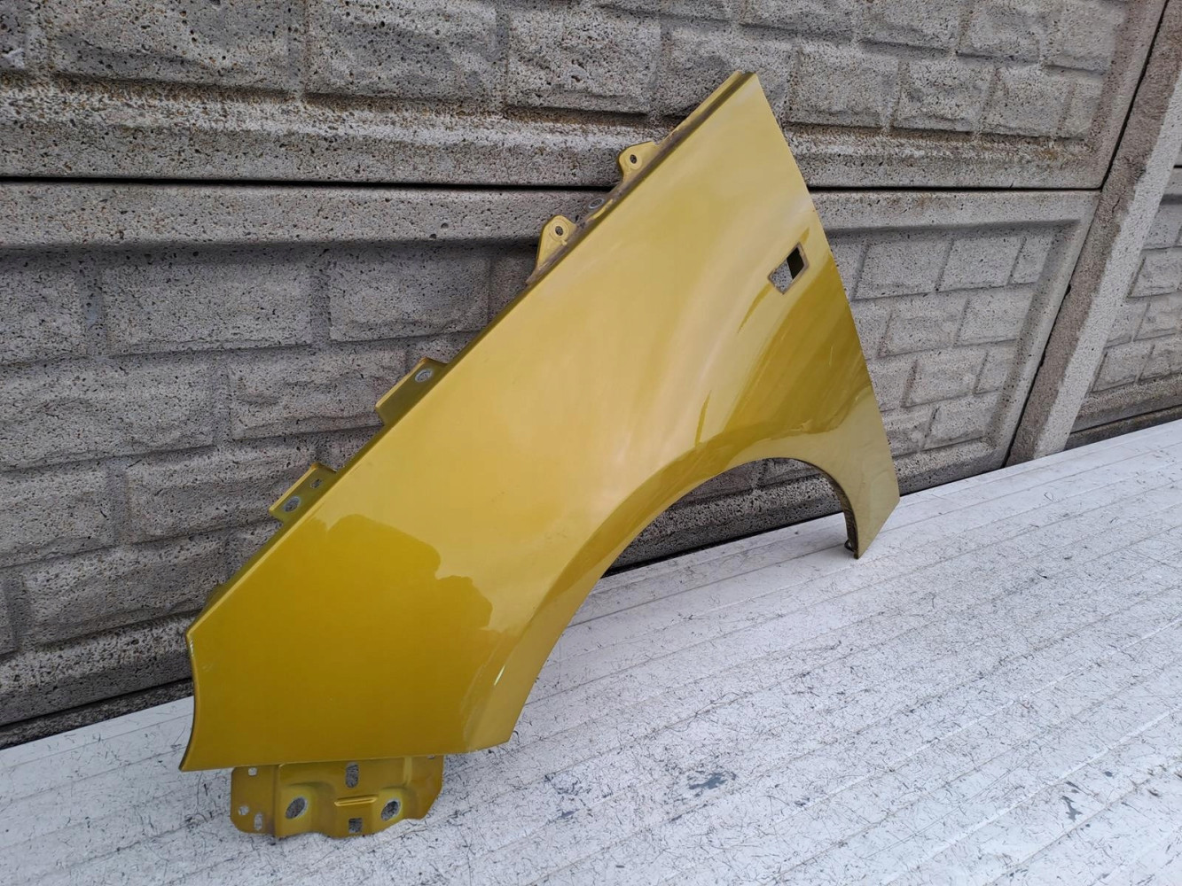 OPEL ADAM BŁOTNIK PRZEDNI LEWY - (17089948136)