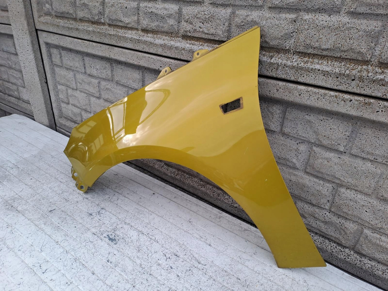 OPEL ADAM BŁOTNIK PRZEDNI LEWY - (17089948136)