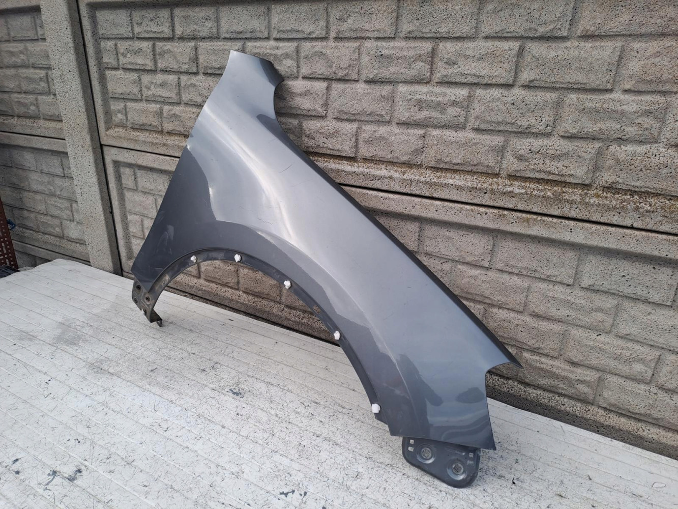 BŁOTNIK PRZEDNI PRAWY VW TOUAREG 7P 2010-2014 - (17090044431)