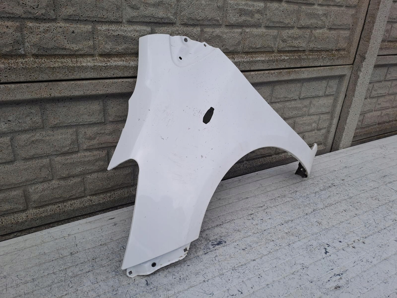 TOYOTA YARIS 2 II 05-12 BŁOTNIK LEWY PRZÓD - (17090054723)