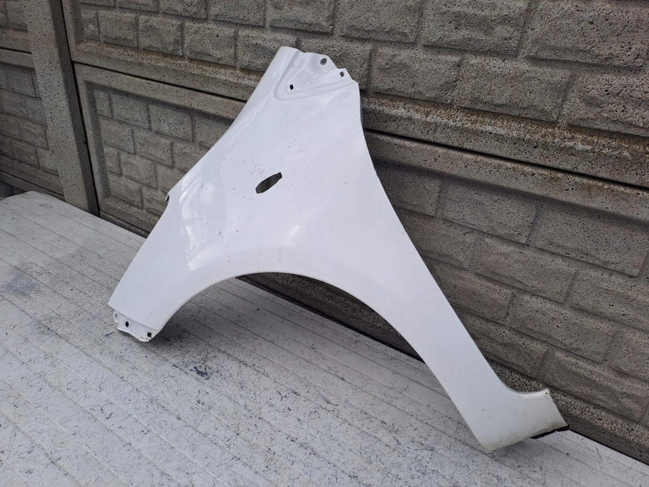 TOYOTA YARIS 2 II 05-12 BŁOTNIK LEWY PRZÓD - (17090054723)