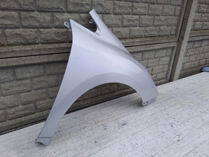 TOYOTA VERSO LIFT BŁOTNIK PRZEDNI PRAWY - (17090488152)