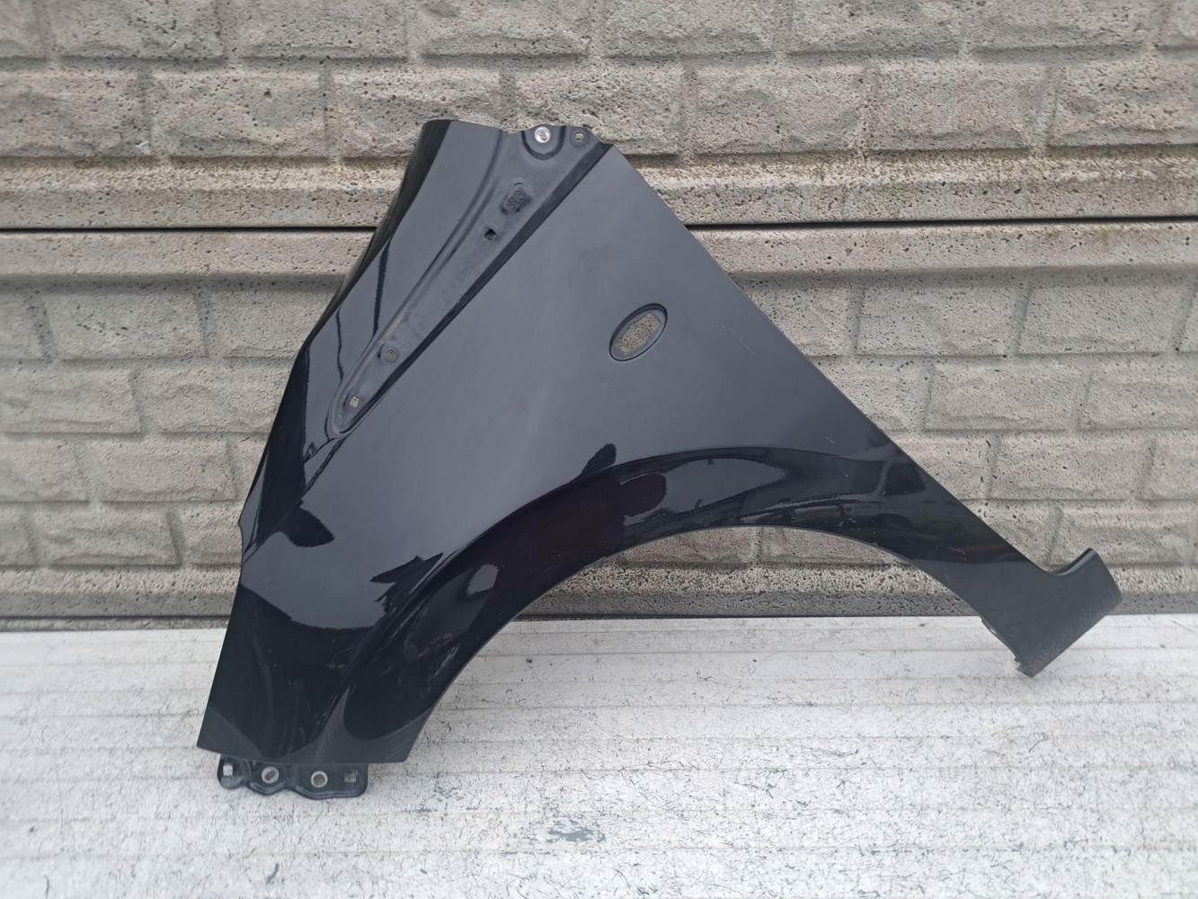 PEUGEOT 108 2014-2020 BŁOTNIK PRZEDNI LEWY - (17100922496)