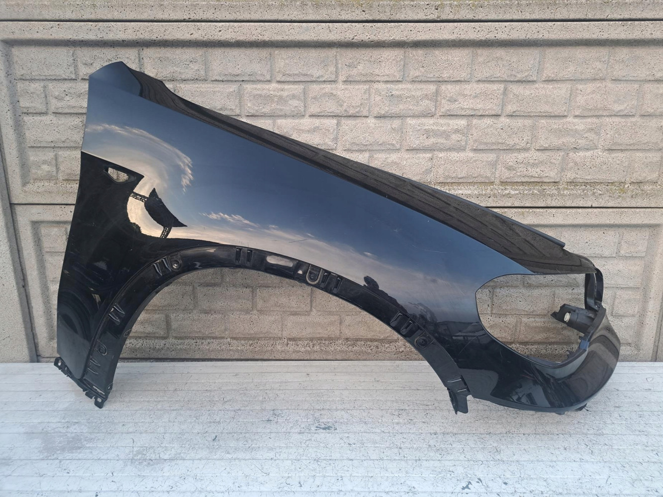 BMW X5 E70 LIFT 2010- BŁOTNIK PRZEDNI PRAWY - (17100927215)