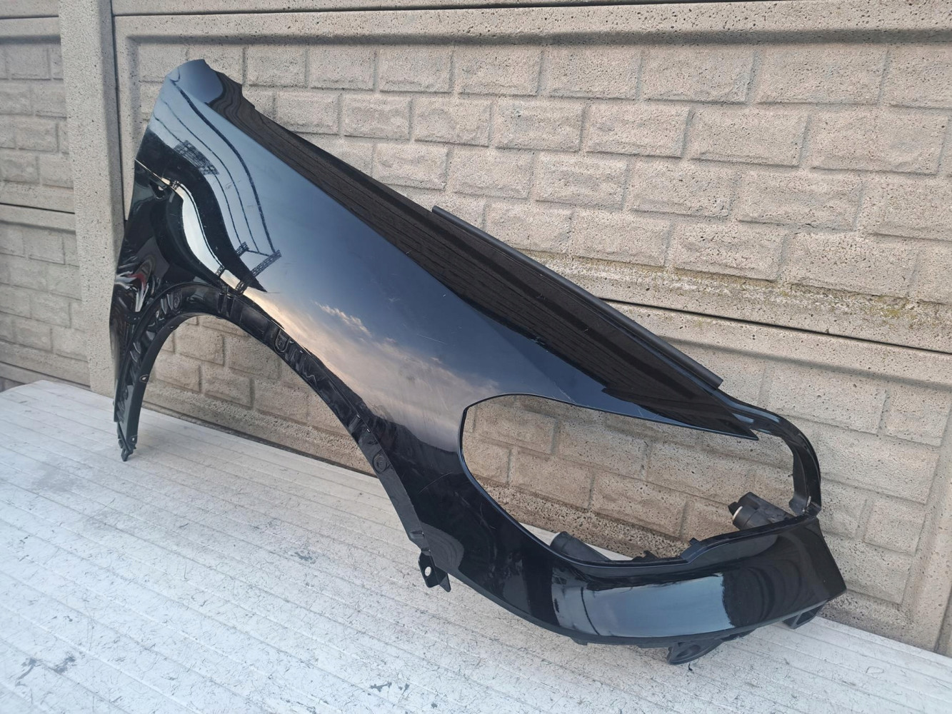 BMW X5 E70 LIFT 2010- BŁOTNIK PRZEDNI PRAWY - (17100927215)